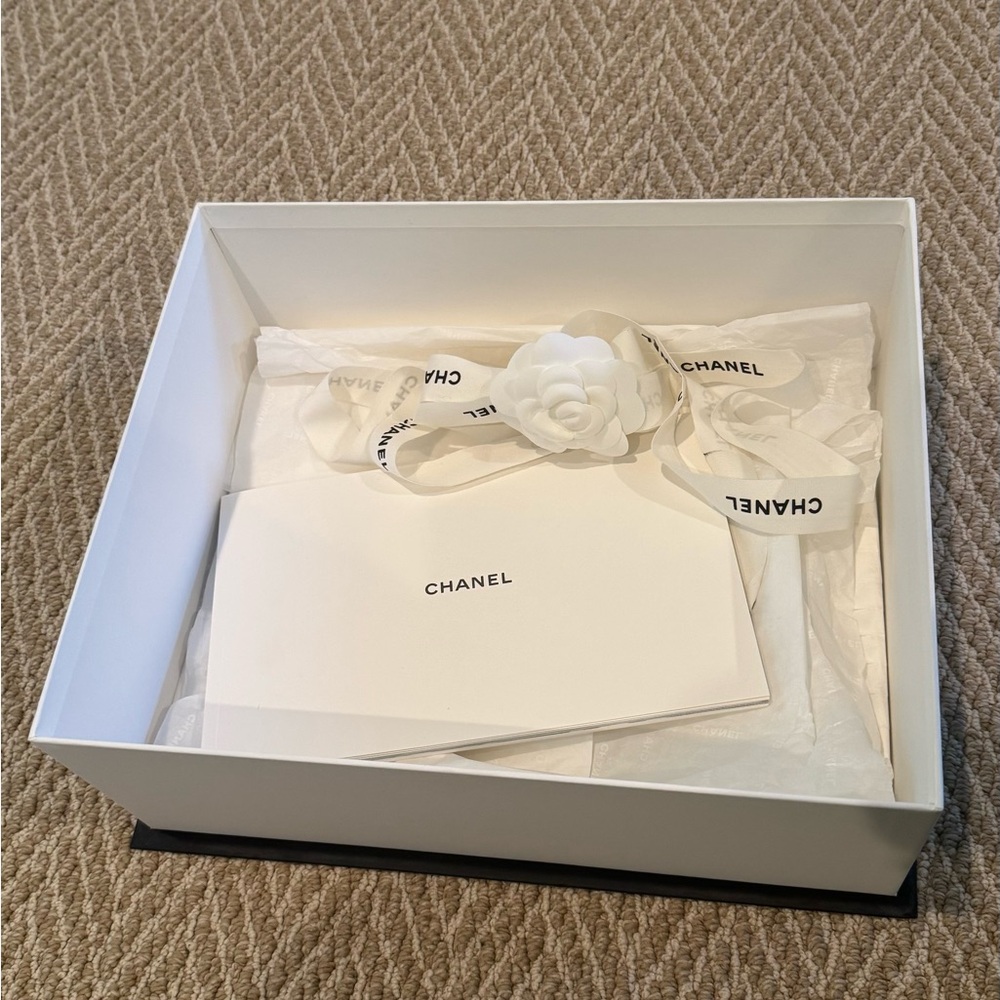 CHANEL Rue Cambon Box with White Ribbon and Camellia Gift Set. - Picture 2 of 5